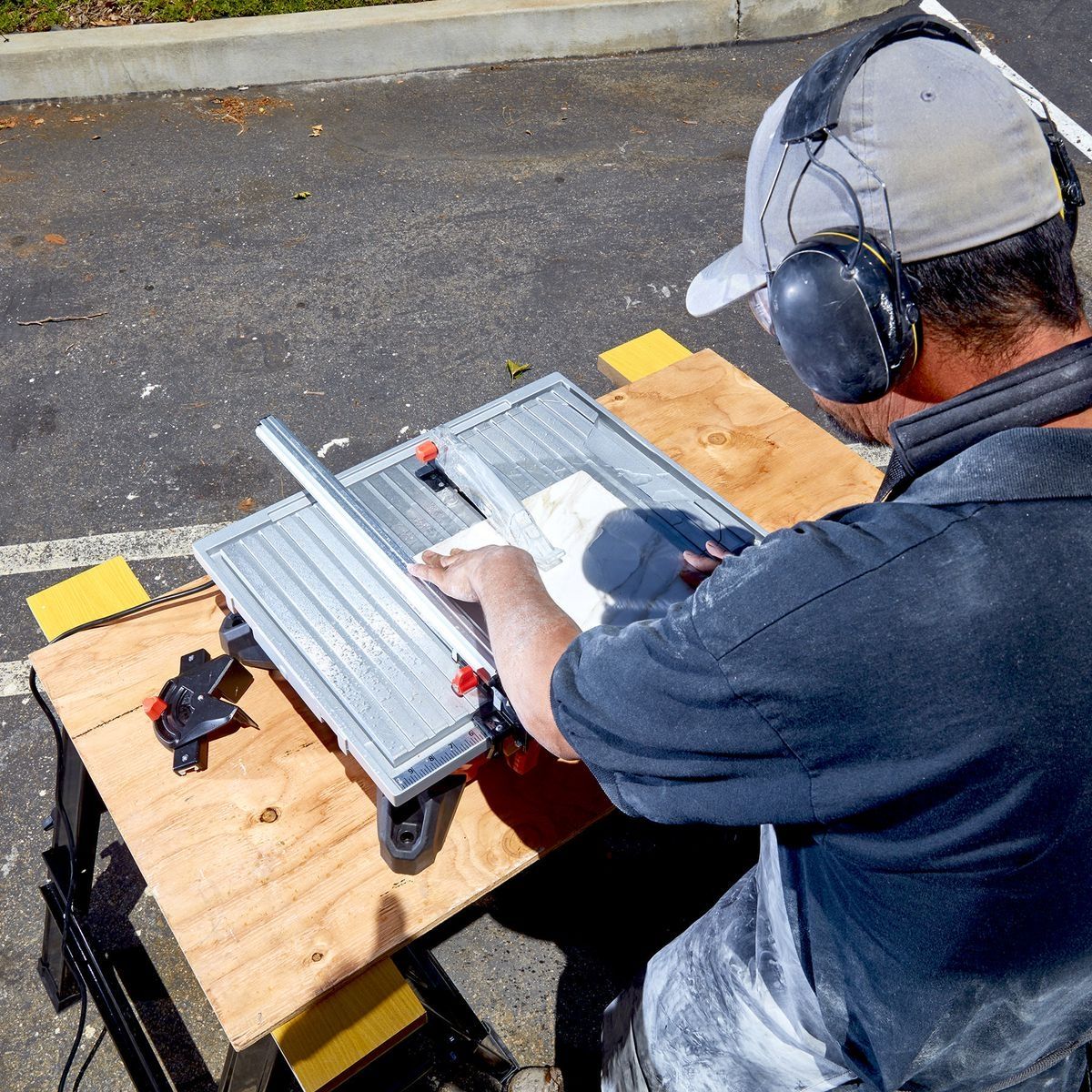 6.5 Amp 7 in. Table Top Wet Tile Saw Z936