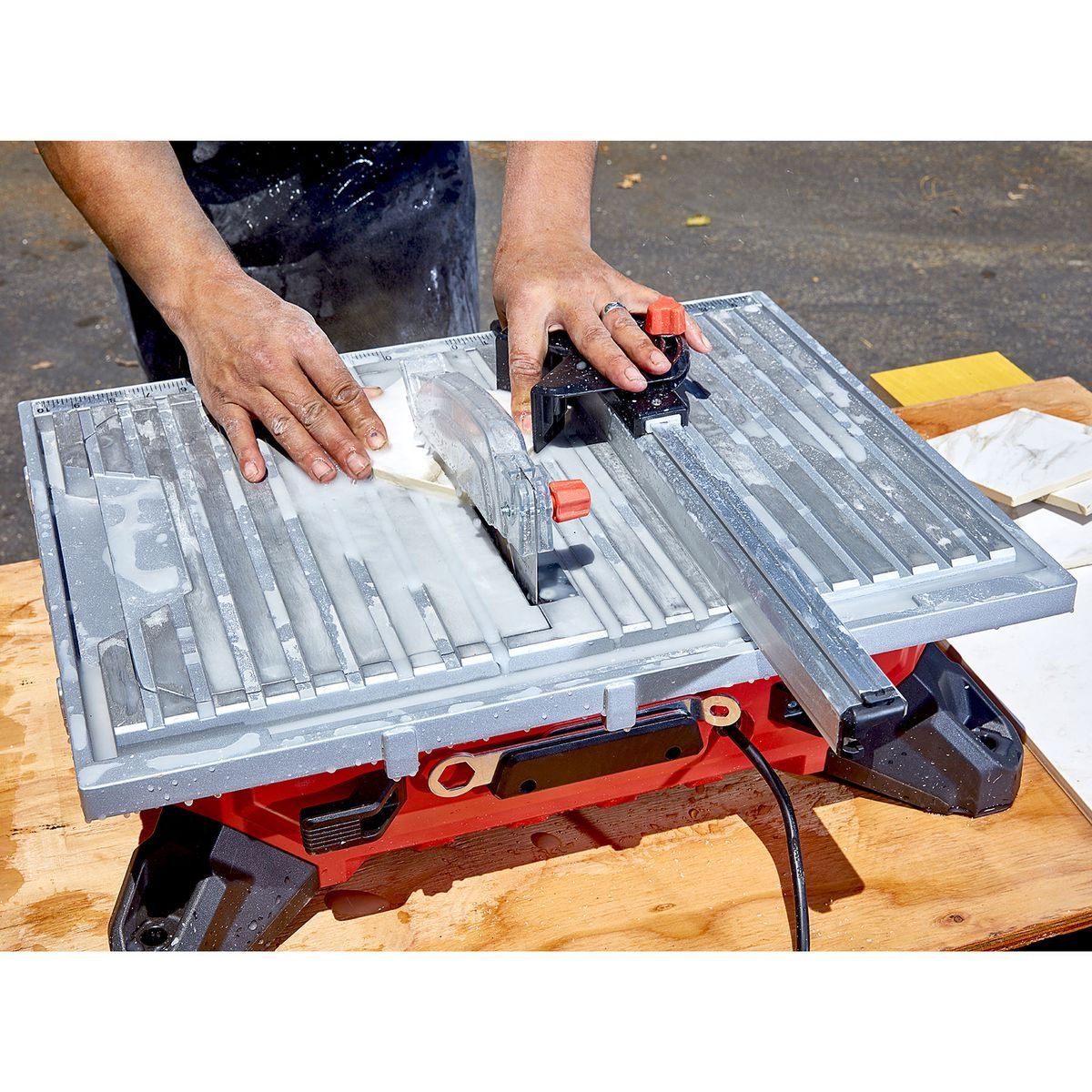 6.5 Amp 7 in. Table Top Wet Tile Saw Z936