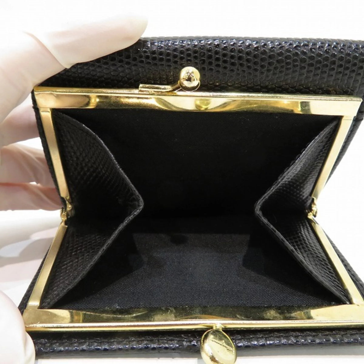 Pre-Owned Black Bifold Wallet J31126