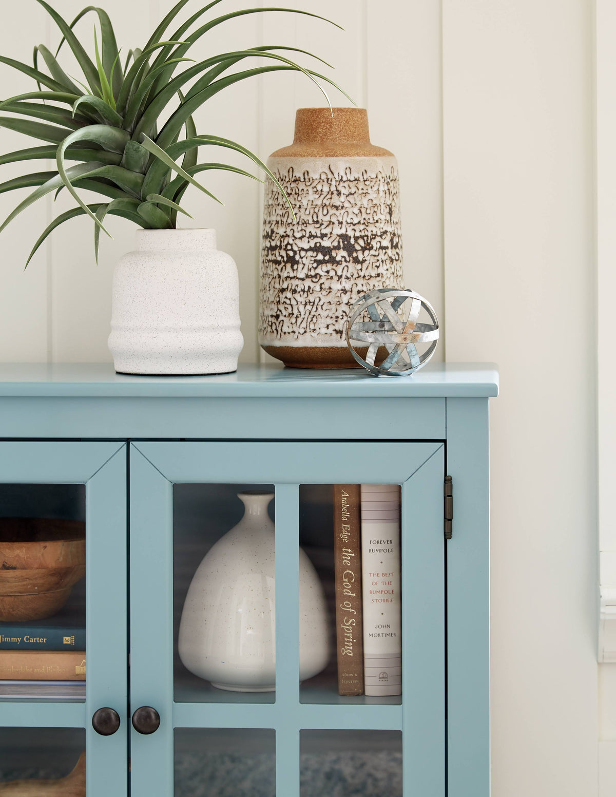 Accent Cabinet S920