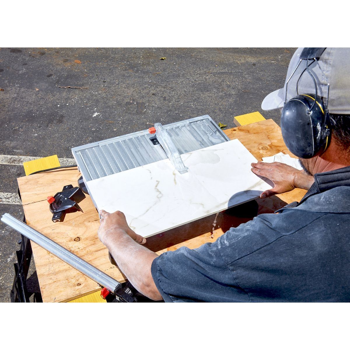 6.5 Amp 7 in. Table Top Wet Tile Saw Z936