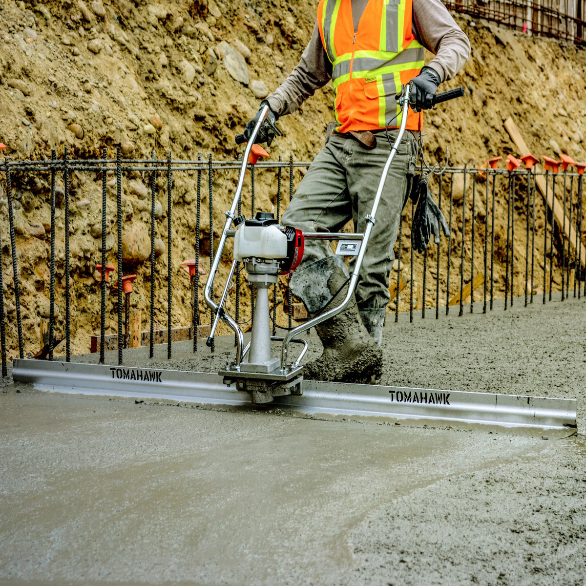 1.8 HP Gas Concrete Power Screed with 12ft Aluminum Magnesium Board N18190